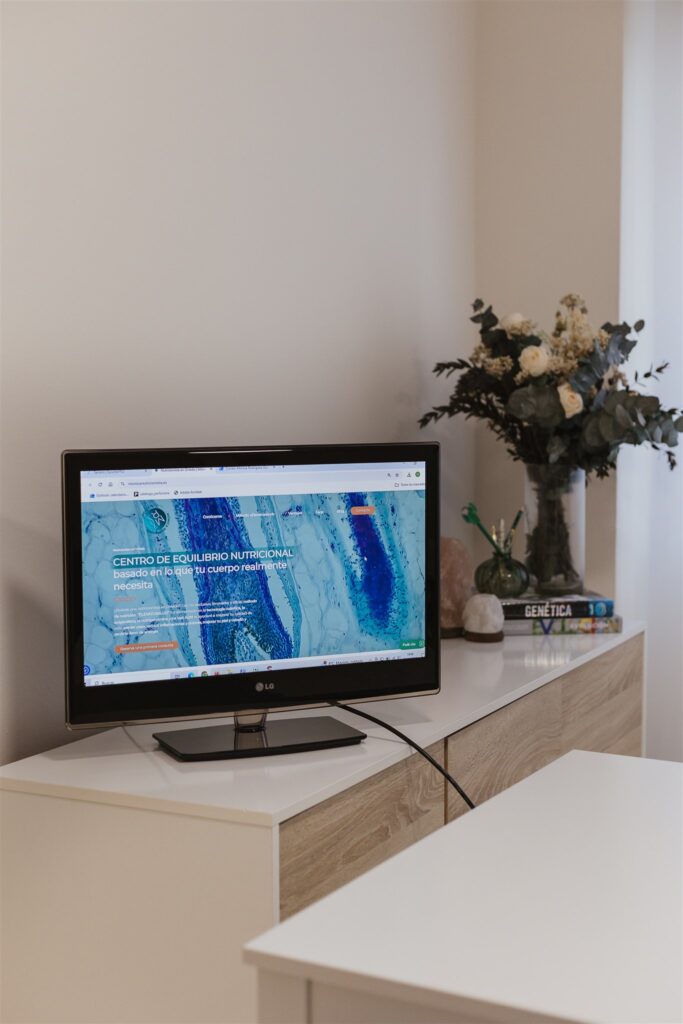 Pantalla ocn web de fondo de una Nutricionista especializada en epigenética