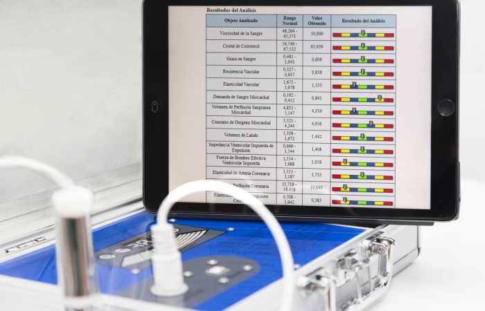 Esta es una máquina de bio scanner cuántico con la que cuento en mi consulta de nutrición en Oviedo para elaborar un estudio cuantitativo de todos los sistemas metabólicos para hacer un plan nutricional a medida